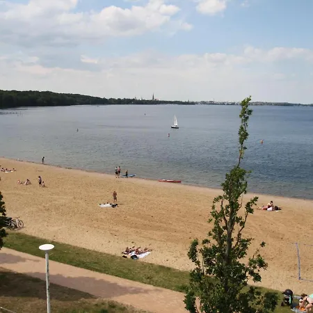 On The Beach, Appartement *